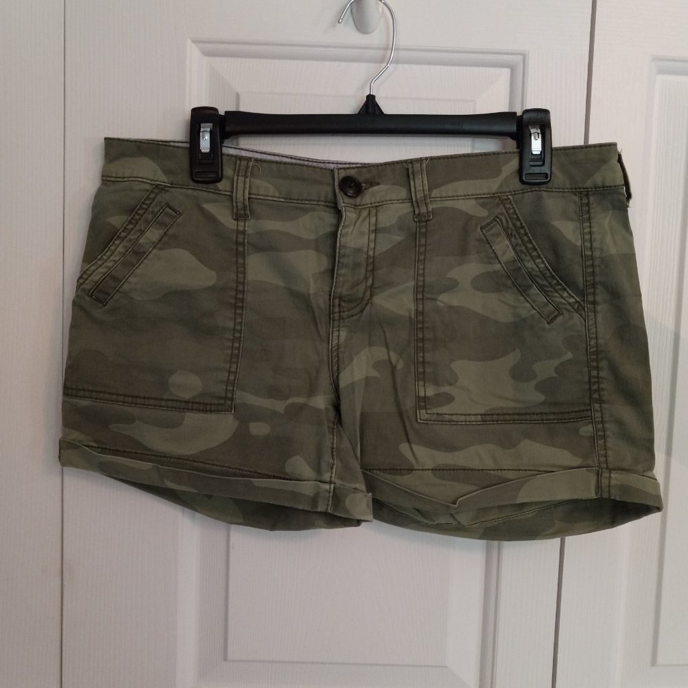 Camo SO shorts, size 11